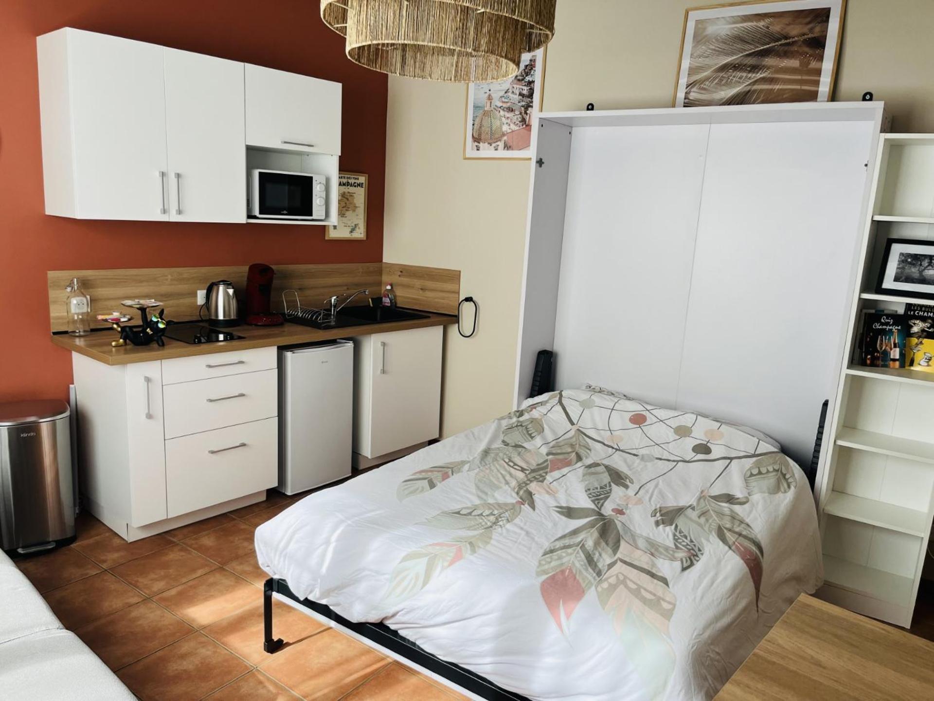 Logement, Plein Centre Du Village De Verzy Exterior photo